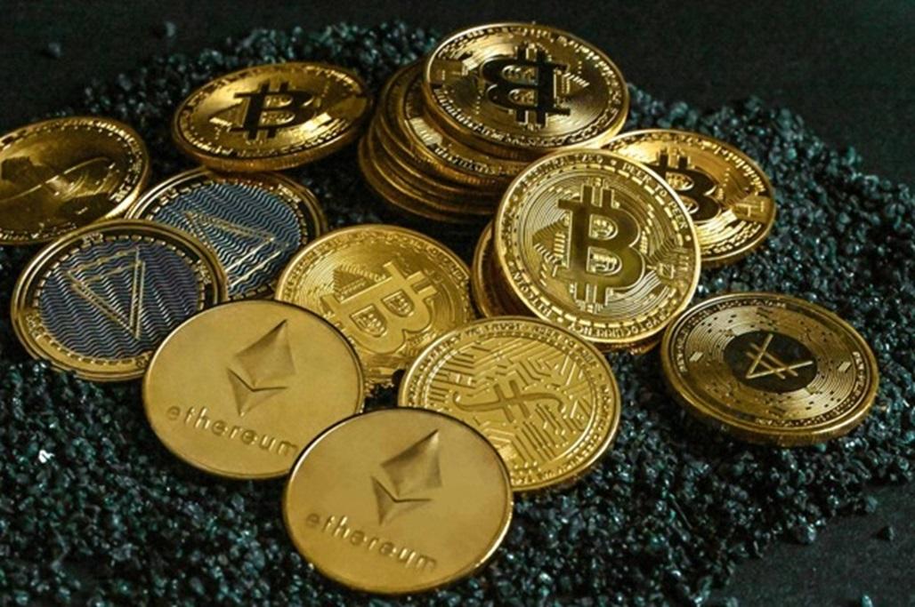 How Blockchain Redefines Student Loans