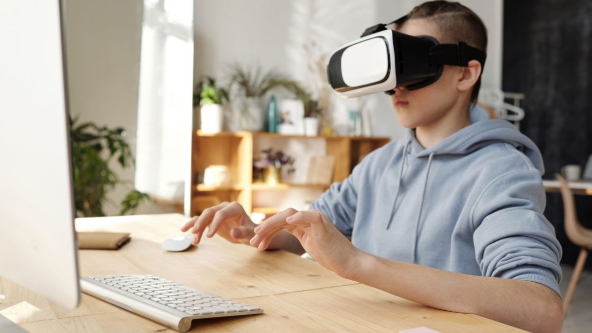 Top 10 Intriguing Measures For Metaverse Developers To Align With Market Needs 4 7 Creative Ways For A Newbie To Earn In Metaverse